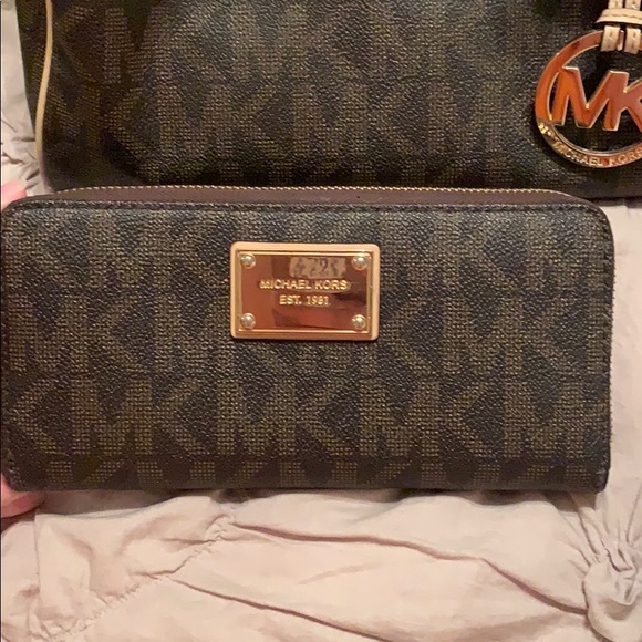 Michael Kors Logo style purse and wallet.